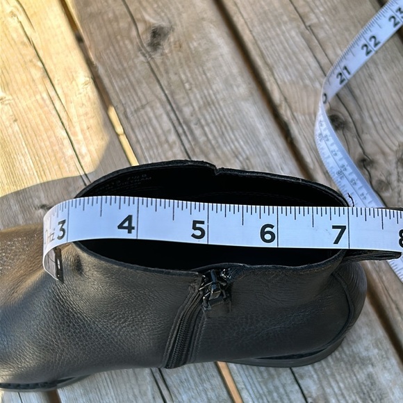 Cole Haan, River Chelsea Waterproof Leather
Bootie/Side Zip size 71/2B Black - Picture 10 of 11